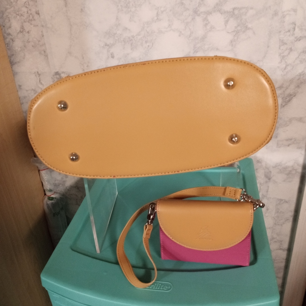 Handbag - Picture 6 of 8